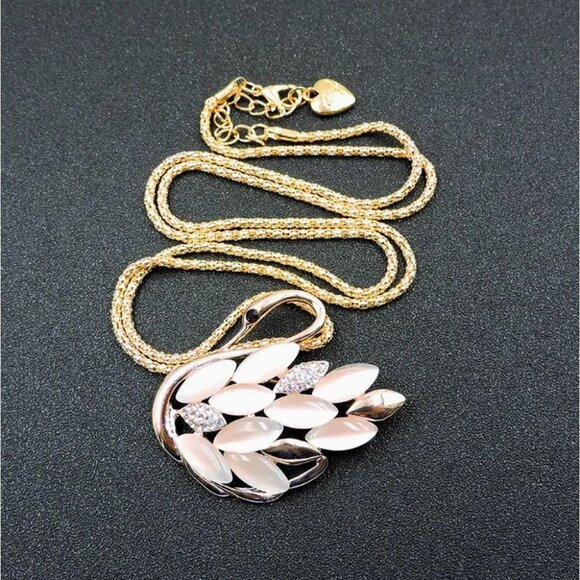 Betsey Johnson Necklace Pink Crystal Swan Brooch / Pendant Gold Tone - Picture 1 of 2
